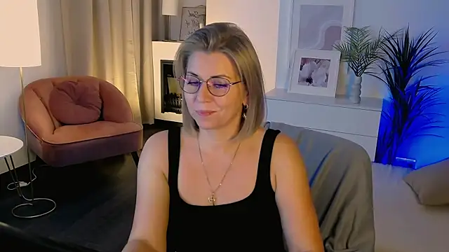 Annie Light online show from 10/07/25, 05:59