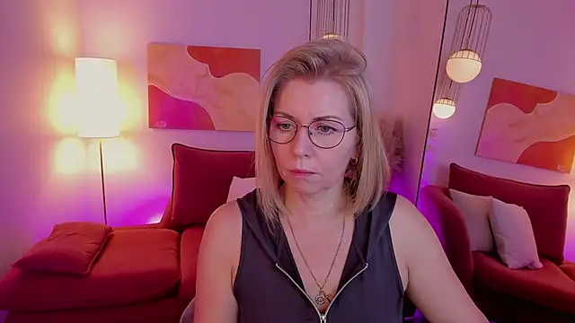 Annie Light online show from 11/12/25, 05:52