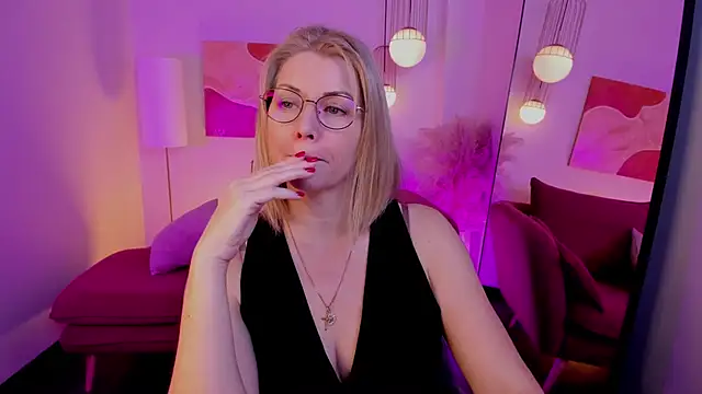 Annie Light online show from 11/23/25, 01:44