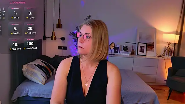 Annie Light online show from 05/12/26, 06:54