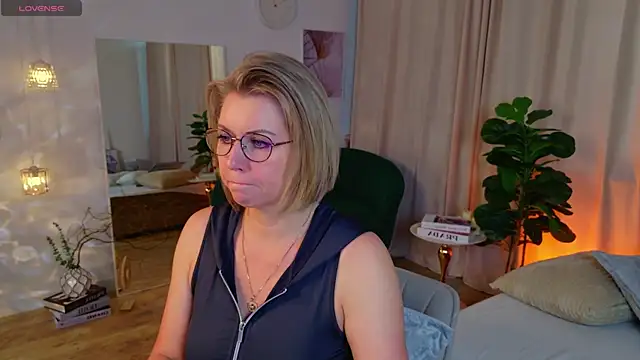 Annie Light online show from 06/13/26, 08:34