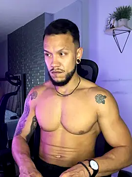 Snapshot of ARON_TAYLER01 chatting on 10/31/25, 10:38 ARON TAYLER01 online show from 10/31/25, 10:38