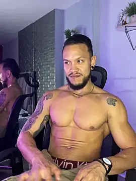 Snapshot of ARON_TAYLER01 chatting on 11/06/25, 10:27 ARON TAYLER01 online show from 11/06/25, 10:27