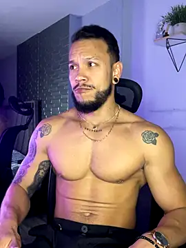 Snapshot of ARON_TAYLER01 chatting on 11/09/25, 10:24 ARON TAYLER01 online show from 11/09/25, 10:24