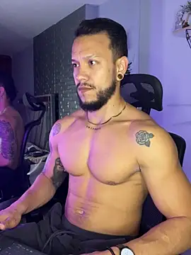 Snapshot of ARON_TAYLER01 chatting on 11/13/25, 10:36 ARON TAYLER01 online show from 11/13/25, 10:36