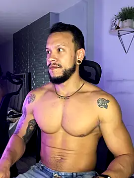 Snapshot of ARON_TAYLER01 chatting on 11/14/25, 10:25 ARON TAYLER01 online show from 11/14/25, 10:25