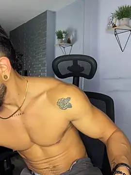 Snapshot of ARON_TAYLER01 chatting on 11/15/25, 10:23 ARON TAYLER01 online show from 11/15/25, 10:23