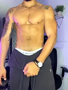 Snapshot of ARON_TAYLER01 chatting on 11/19/25, 10:37 ARON TAYLER01 online show from 11/19/25, 10:37