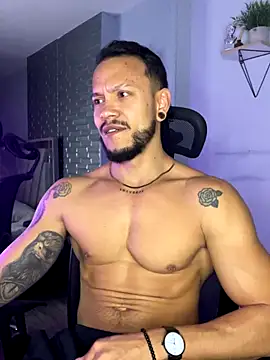 Snapshot of ARON_TAYLER01 chatting on 11/21/25, 11:20 ARON TAYLER01 online show from 11/21/25, 11:20