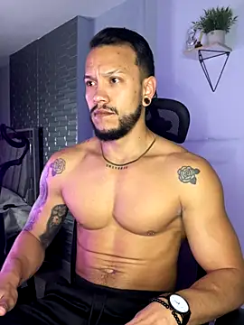 Snapshot of ARON_TAYLER01 chatting on 11/22/25, 10:25 ARON TAYLER01 online show from 11/22/25, 10:25