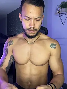 Snapshot of ARON_TAYLER01 chatting on 11/23/25, 10:26 ARON TAYLER01 online show from 11/23/25, 10:26