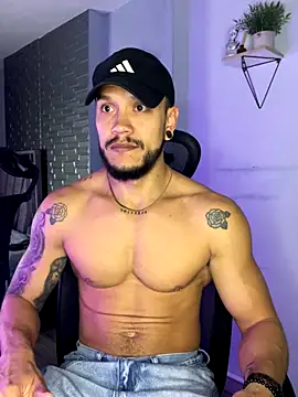 Snapshot of ARON_TAYLER01 chatting on 11/25/25, 10:26 ARON TAYLER01 online show from 11/25/25, 10:26