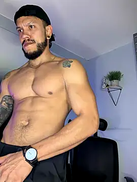 Snapshot of ARON_TAYLER01 chatting on 11/29/25, 10:29 ARON TAYLER01 online show from 11/29/25, 10:29