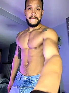 Snapshot of ARON_TAYLER01 chatting on 11/30/25, 10:30 ARON TAYLER01 online show from 11/30/25, 10:30