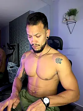 Snapshot of ARON_TAYLER01 chatting on 12/02/25, 10:31 ARON TAYLER01 online show from 12/02/25, 10:31