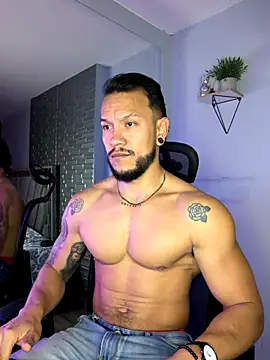 Snapshot of ARON_TAYLER01 chatting on 12/05/25, 10:24 ARON TAYLER01 online show from 12/05/25, 10:24