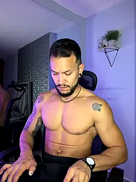 Snapshot of ARON_TAYLER01 chatting on 12/16/25, 10:31 ARON TAYLER01 online show from 12/16/25, 10:31