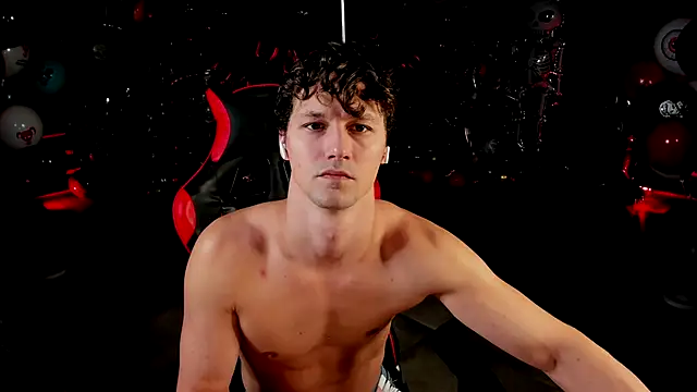 Snapshot of dirty-boss chatting on 11/16/25, 09:15 dirty-boss online show from 11/16/25, 09:15