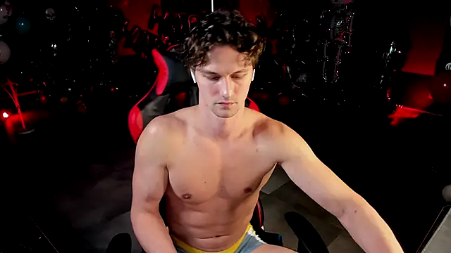 Snapshot of dirty-boss chatting on 12/01/25, 04:28 dirty-boss online show from 12/01/25, 04:28