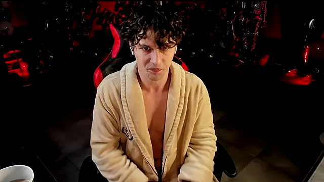 Snapshot of dirty-boss chatting on 12/14/25, 06:41 dirty-boss online show from 12/14/25, 06:41