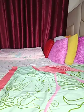 Snapshot of NicRaisaa chatting on 07/18/26, 04:27 NicRaisaa online show from 07/18/26, 04:27