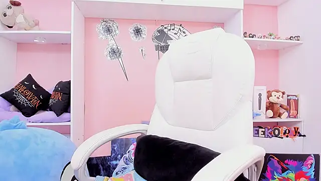 Snapshot of esmeralda112 chatting on 12/13/25, 07:53 esmeralda112 online show from 12/13/25, 07:53