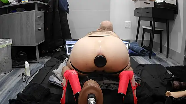 Snapshot of Smalldickcaged chatting on 11/16/25, 03:12 Smalldickcaged online show from 11/16/25, 03:12