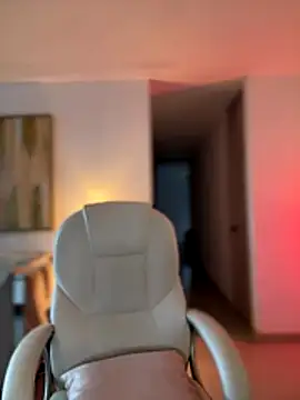 Snapshot of Im_Valentina chatting on 12/15/25, 10:47 Im Valentina online show from 12/15/25, 10:47