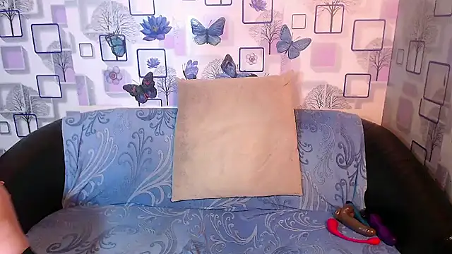 Snapshot of milfsexy chatting on 10/18/25, 09:43 milfsexy online show from 10/18/25, 09:43