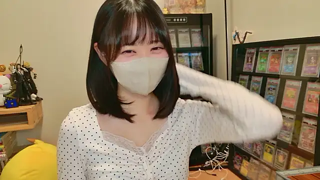 Snapshot of HIKARI_x0 chatting on 12/16/25, 02:11 HIKARI x0 online show from 12/16/25, 02:11