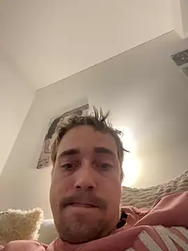 Snapshot of SweetBoy32 chatting on 12/16/24, 11:12 SweetBoy32 online show from 12/16/24, 11:12