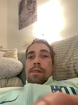 Snapshot of SweetBoy32 chatting on 12/17/24, 09:07 SweetBoy32 online show from 12/17/24, 09:07