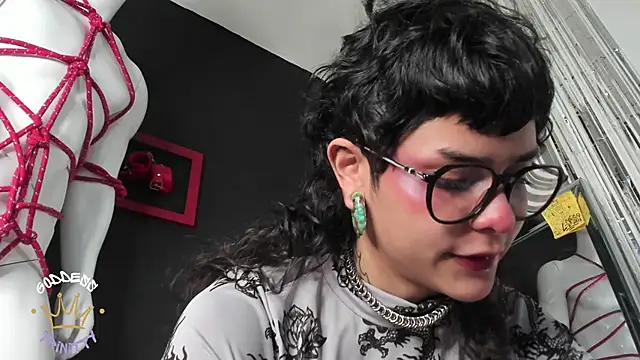 Snapshot of trinitty chatting on 09/24/25, 01:25 trinitty online show from 09/24/25, 01:25