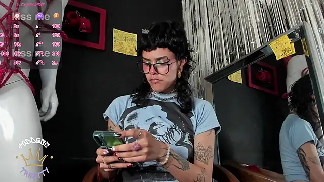 Snapshot of trinitty chatting on 10/25/25, 03:29 trinitty online show from 10/25/25, 03:29