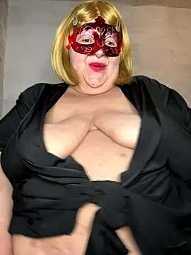 Snapshot of mariannecox chatting on 12/08/24, 01:13 mariannecox online show from 12/08/24, 01:13