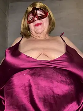 Snapshot of mariannecox chatting on 01/08/25, 04:54 mariannecox online show from 01/08/25, 04:54