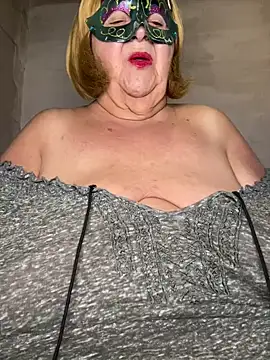 Snapshot of mariannecox chatting on 02/12/25, 06:40 mariannecox online show from 02/12/25, 06:40