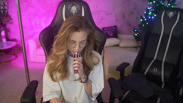 Snapshot of Kisasolo chatting on 12/17/25, 08:15 Kisasolo online show from 12/17/25, 08:15