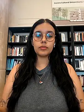 Snapshot of Annya-sweet chatting on 09/17/25, 02:41 Annya-sweet online show from 09/17/25, 02:41