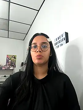 Snapshot of Annya-sweet chatting on 10/21/25, 02:18 Annya-sweet online show from 10/21/25, 02:18