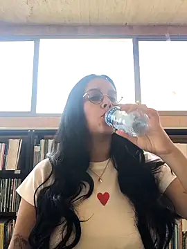 Snapshot of Annya-sweet chatting on 10/22/25, 02:28 Annya-sweet online show from 10/22/25, 02:28