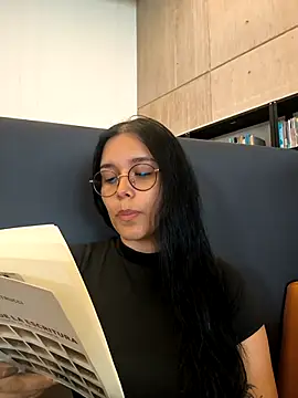 Snapshot of Annya-sweet chatting on 10/24/25, 02:57 Annya-sweet online show from 10/24/25, 02:57