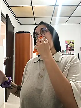 Snapshot of Annya-sweet chatting on 11/10/25, 03:00 Annya-sweet online show from 11/10/25, 03:00