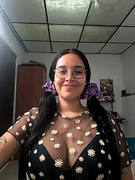 Snapshot of Annya-sweet chatting on 11/28/25, 02:31 Annya-sweet online show from 11/28/25, 02:31