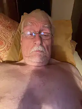 Snapshot of Steffibi1954 chatting on 10/29/25, 04:15 Steffibi1954 online show from 10/29/25, 04:15