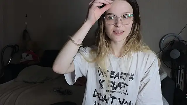 Snapshot of Nate__ chatting on 11/21/25, 07:07 Nate online show from 11/21/25, 07:07