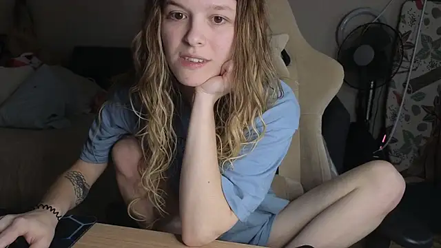 Snapshot of Nate__ chatting on 11/25/25, 04:12 Nate online show from 11/25/25, 04:12