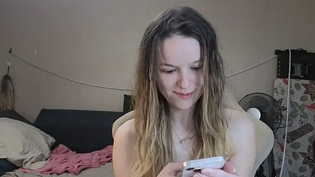 Snapshot of Nate__ chatting on 12/04/25, 04:00 Nate online show from 12/04/25, 04:00