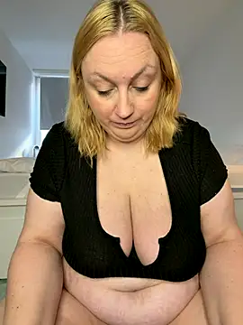Snapshot of BBW_Nora chatting on 11/22/25, 08:57 BBW Nora online show from 11/22/25, 08:57