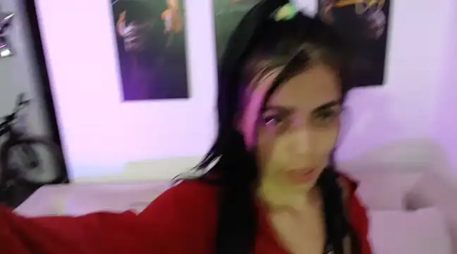 Snapshot of i_am_nina_ chatting on 12/19/24, 04:23 i am nina online show from 12/19/24, 04:23